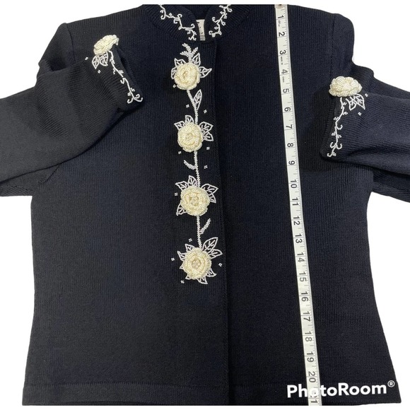 JSS Women's Black and Cream Luxury Button Down Sweater/Top - Picture 9 of 9